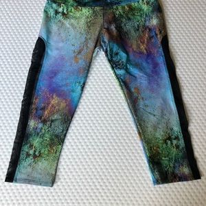 Onzie Capri with side mesh panel